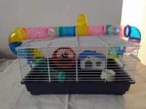 Klatka dla chomika lub innego małego zwierzaka z tunelami